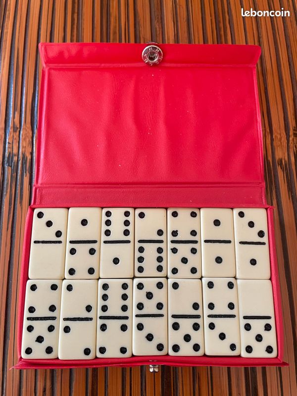Petite boite ancienne de dominos (image 2)