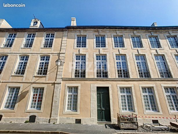 https://img.leboncoin.fr/api/v1/lbcpb1/images/21/5a/61/215a61081a635bd2ed1084f08bbc25369254d9b9.jpg?rule=ad-image