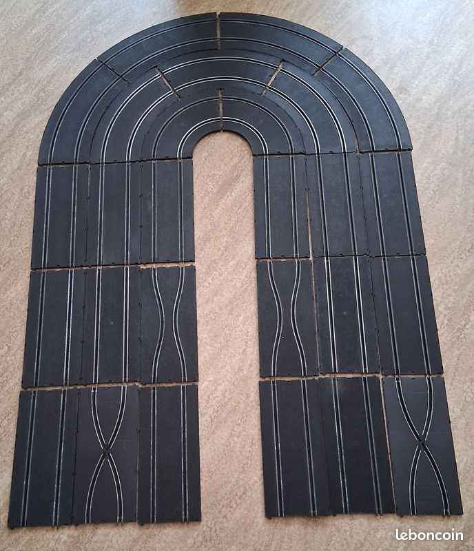 Lot de 27 rails permettant la prolongation d'un 6 pistes pour circuit de voitures électrique JOUEF de 2ème génération (image 1)
