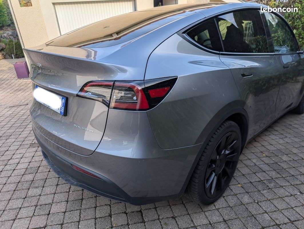Tesla Model Y Long Range Dual Motor Dec 2023 - Voitures