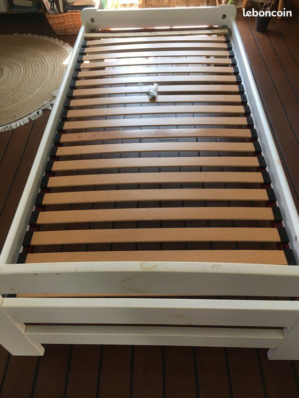 Lit bois massif sommier et matelas (image 1)