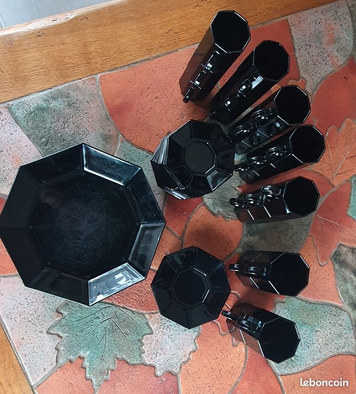 Service noir design – 15 tasses + 15 soucoupes + 4 grandes tasses + 4 soucoupes + 6 assiettes (image 2)