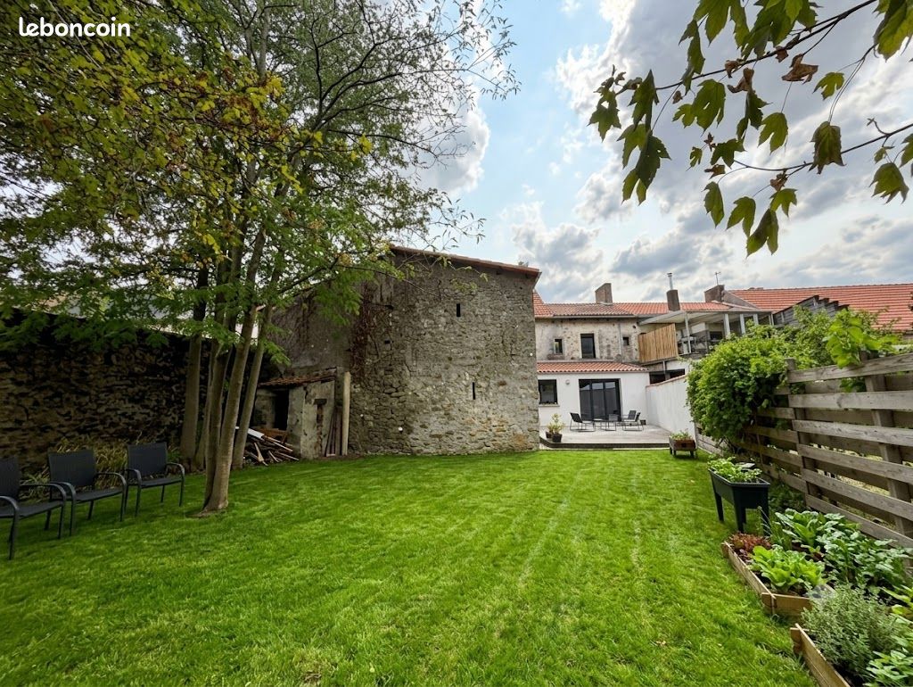 Maison 8 pièces 134 m² · à Aigrefeuille-sur-Maine · 134 m² · 369 000 €