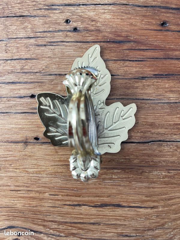 Broche vintage dorée motif feuilles (image 2)