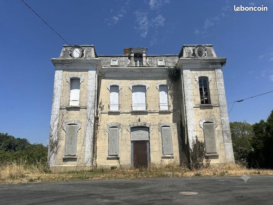 Maison 257 m² · à Le Champ-Saint-Père · 257 m² · 26 400 €