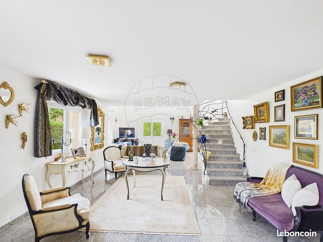 Maison 10 pièces 285 m² · à Sainte-Marie-aux-Chênes · 285 m² · 750 000 €