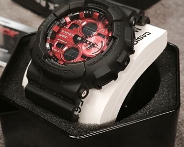 Casio G-Shock 5612 Rouge et noire - Montres & Bijoux