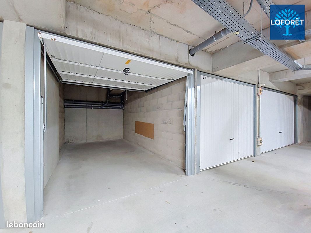 Parking/box BRIGNAIS · 95 €/mois