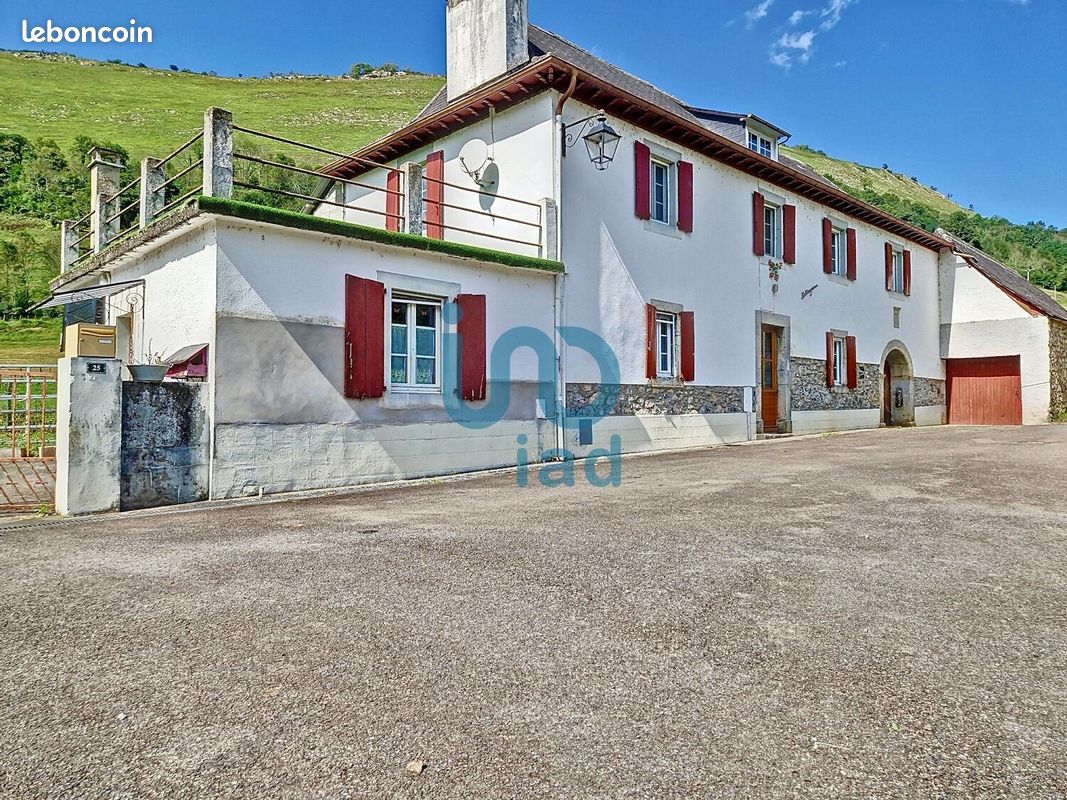 Maison 8 pièces 136 m² - Haux 64470 (image principale 1)