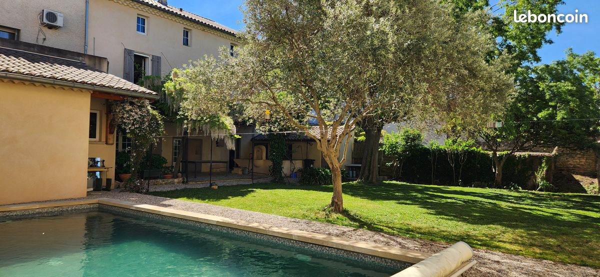 Maison 6 pièces 250 m² · à Sainte-Cécile-les-Vignes · 250 m² · 728 000 €