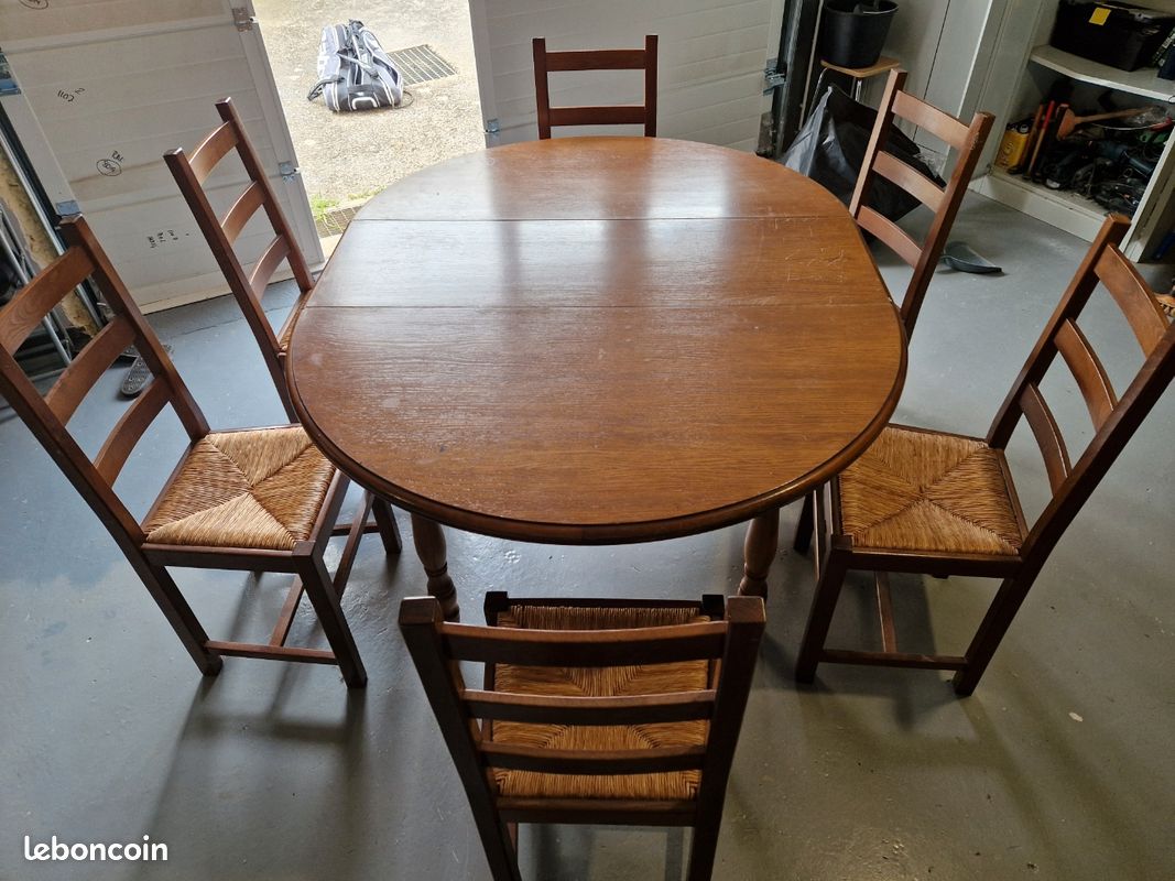 Table en chêne avec rallonge plus 6 chaises en bois (image 1)