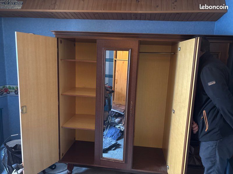 Armoire en bois avec miroir (image 4)