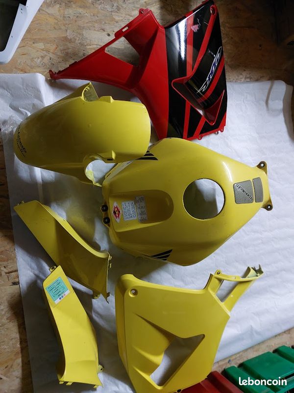Lot de pieces HONDA CBR cbr600rr 2002/2004 (image 1)