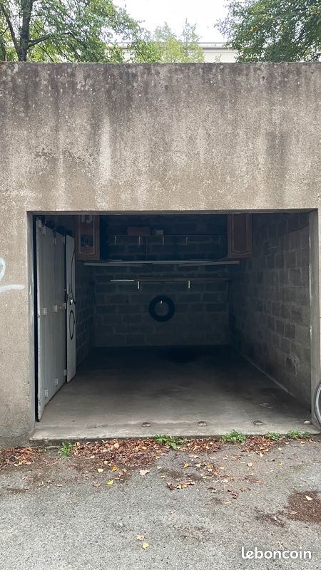 LOCATION GARAGE FERME Centre Ville Nantes · 120 €/mois