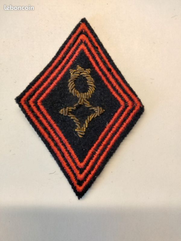Insigne Losange 1945 Brodé Or - Caducée Médecin Service De Santé Insigne Losange 1945 Brodé Or - Caducée Médecin Service De Santé