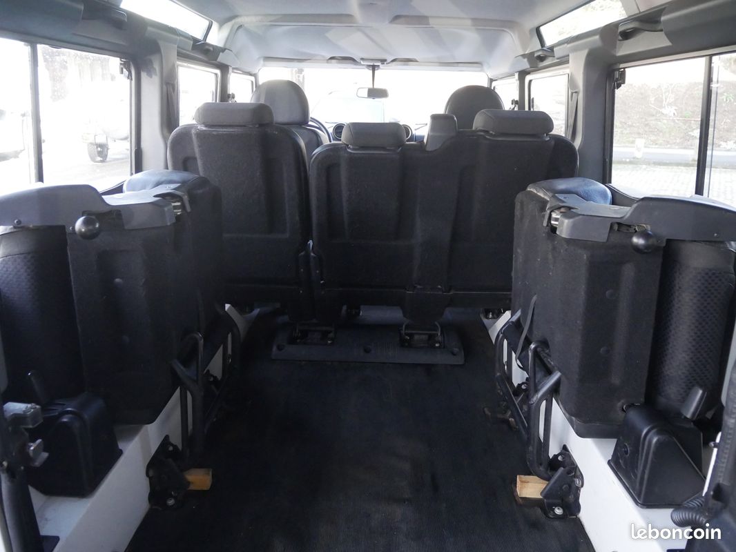 Land-rover DEFENDER 110 2.4 TD4 122 STATION WAGON 7PL S TD4 BVM (image 26)