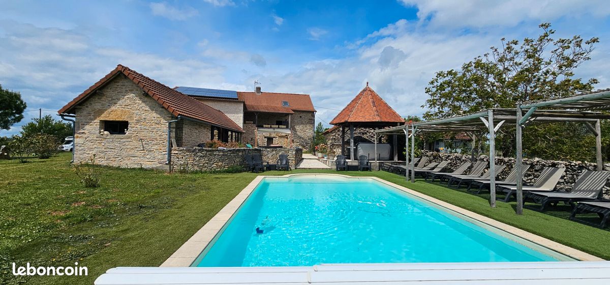 Maison 11 pièces 323 m² · à Salvagnac-Cajarc · 323 m² · 689 000 €
