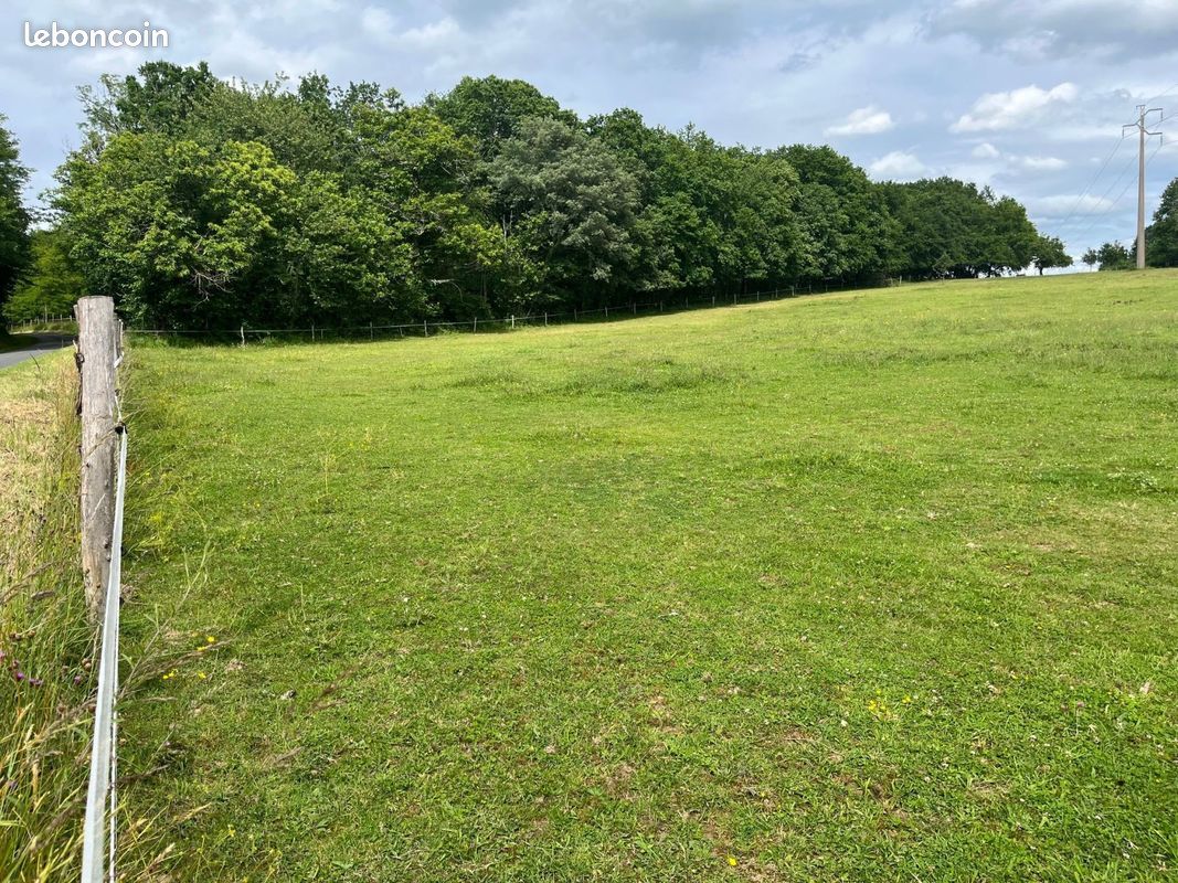 Terrain à bâtir de 3300 m² à CAUSE-DE-CLERANS (24) · à Cause-de-Clérans · 25 000 €