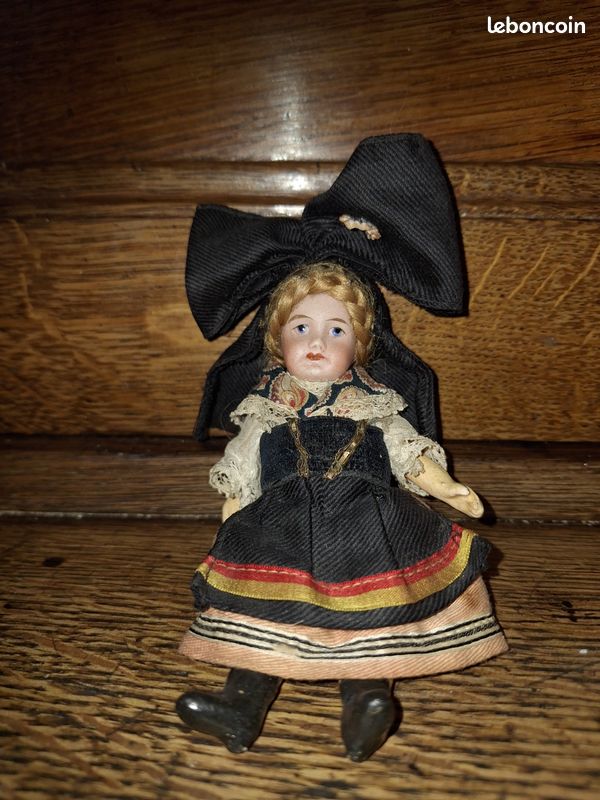 PETITE POUPÉE ANCIENNE MIGNONNETTE H 15 cm, tout porcelaine mohair