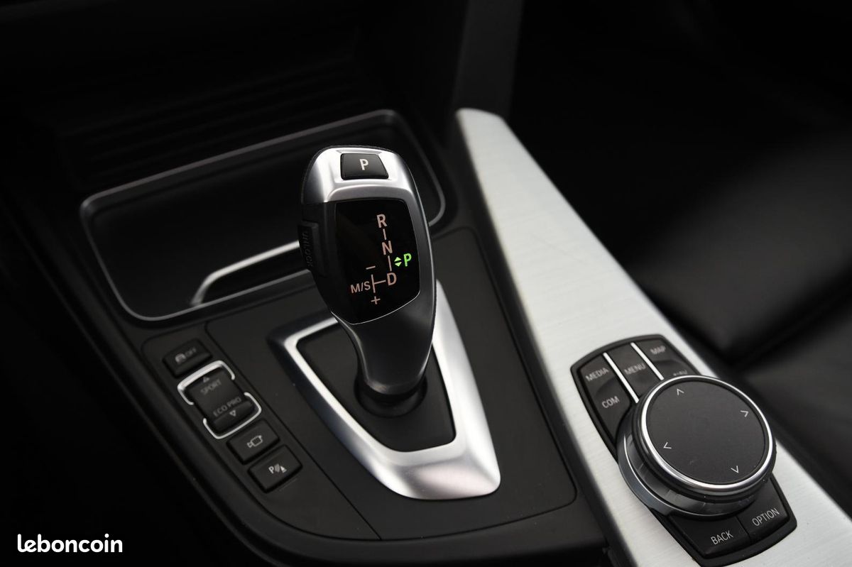 BMW SERIE 3 318dA M Sport Ultimate T.O/ATH/KEYLESS/CAM 360 (image 30)