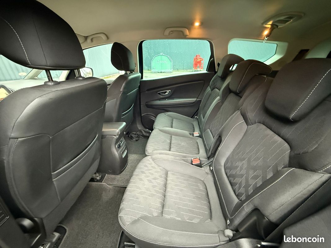 Renault Grand Scenic 1.7 Blue dCi 120ch Limited 7 places (image 4)