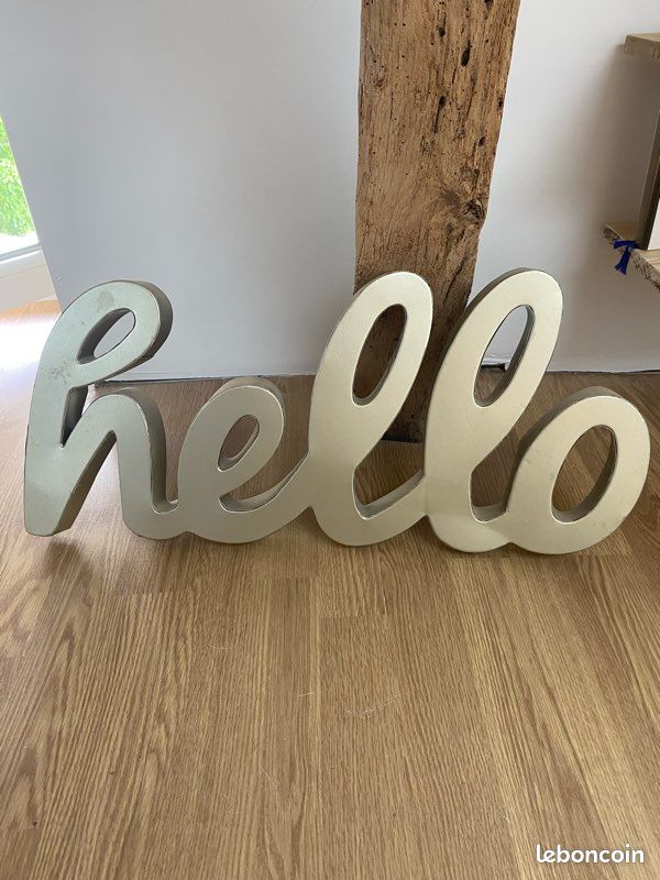 Objet décoratif métal doré « Hello » Maison du Monde (image 1)