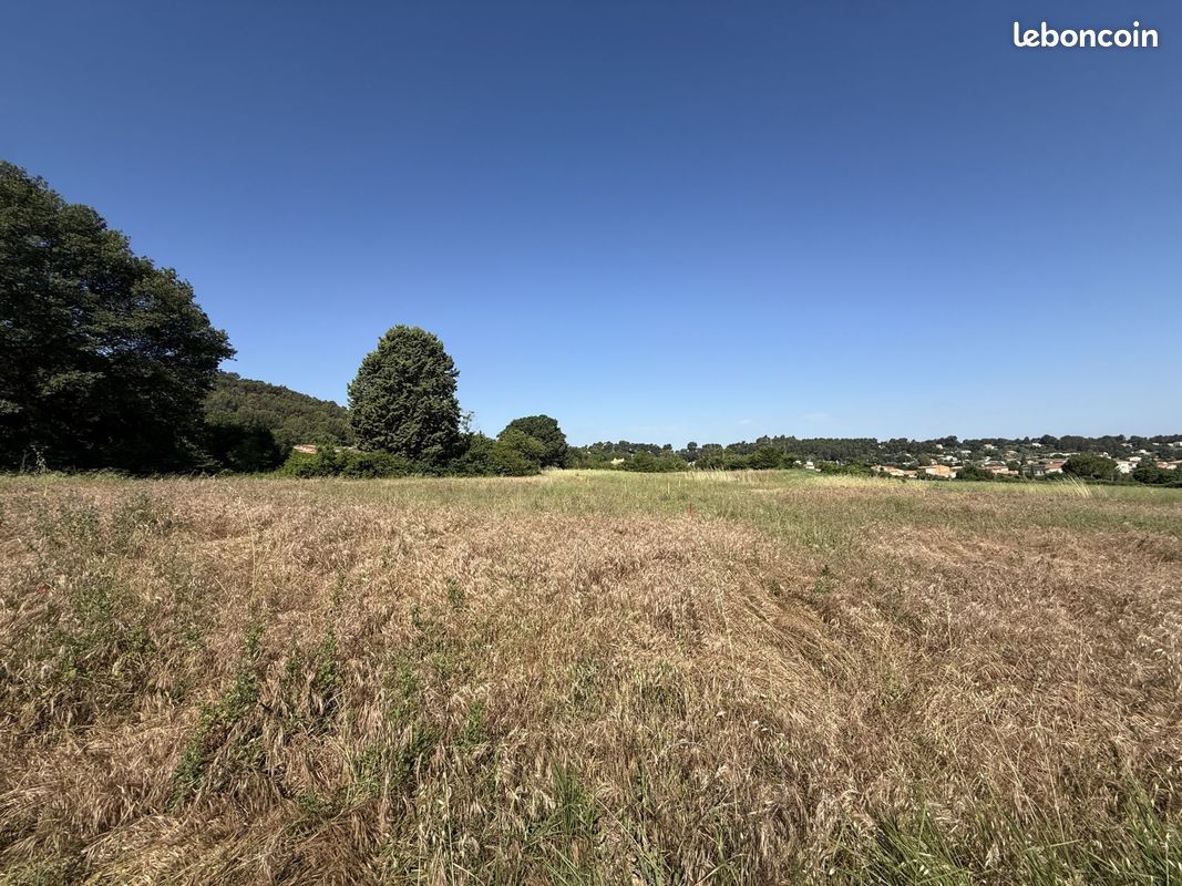 Terrain 725 m² · à Gardanne · 725 m² · 299 000 €