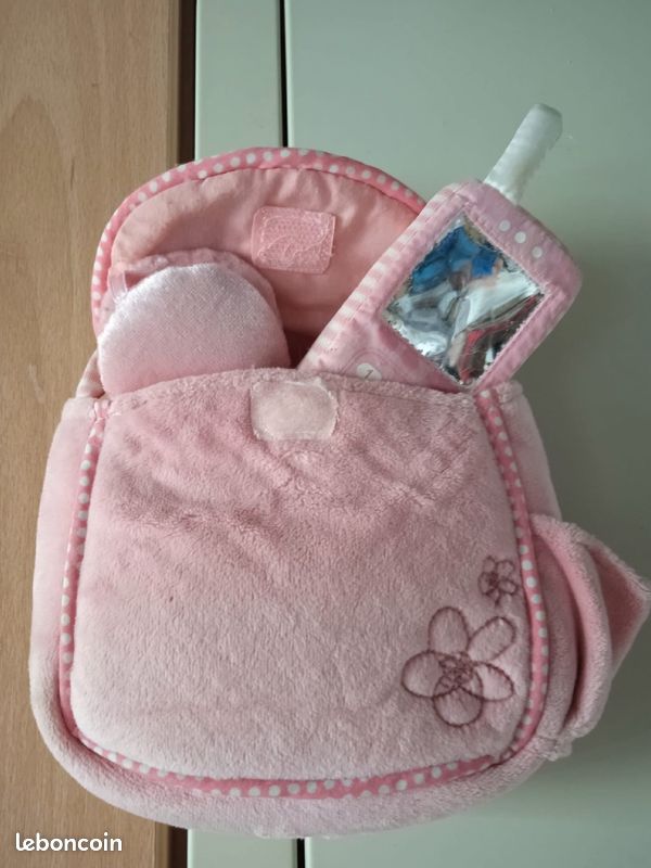Joli sac avec accessoires (image 1)