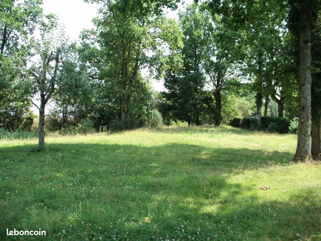 Terrain 600 m² · à Sainte-Eulalie · 600 m² · 120 000 €