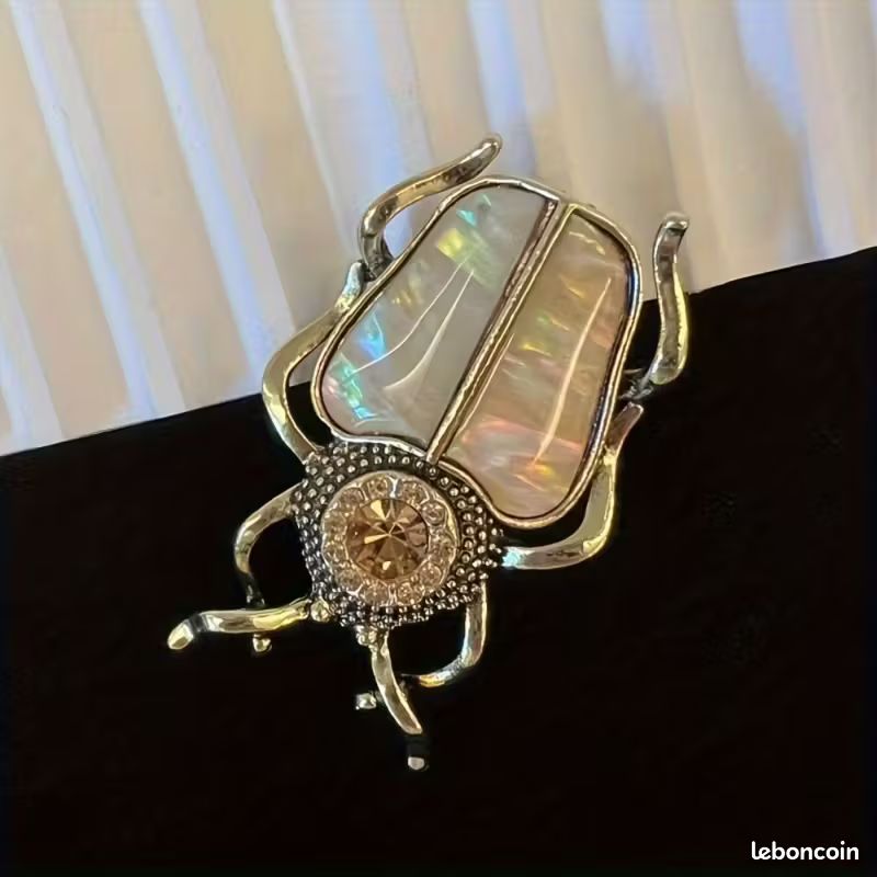 Broche scarabee (image 1)