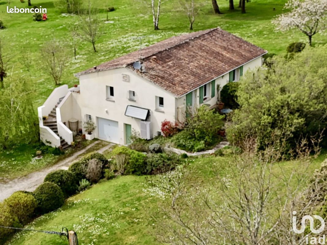 Maison 8 pièces 193 m² - Pérignac 16250 (image principale 2)