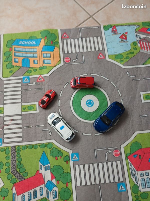 Jeu tapis avec 4 voitures (image 2)