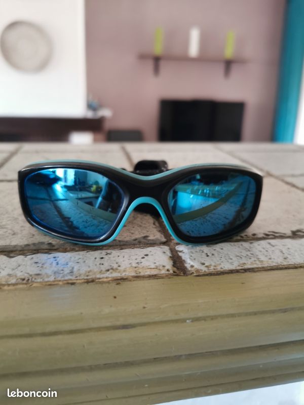 Lunette de soleil enfant (image 1)
