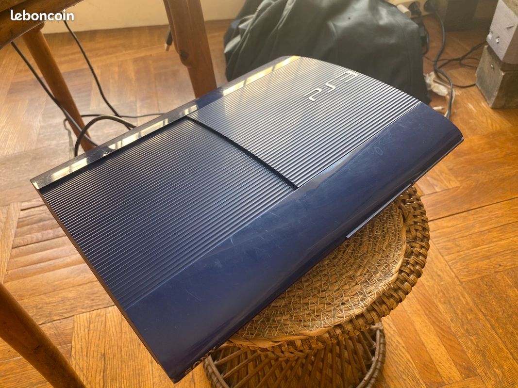 Ps3 bleue slim 80go + jeux (image 1)