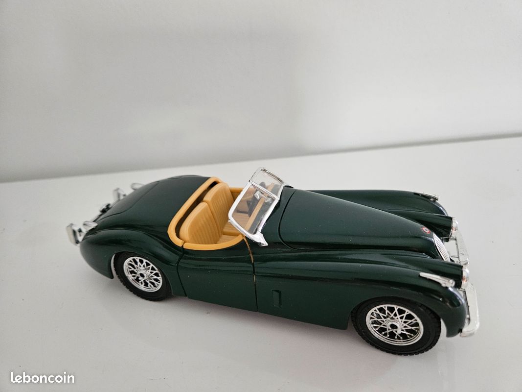 Voiture collection Jaguar XK 1948 vert Burago (image 1)