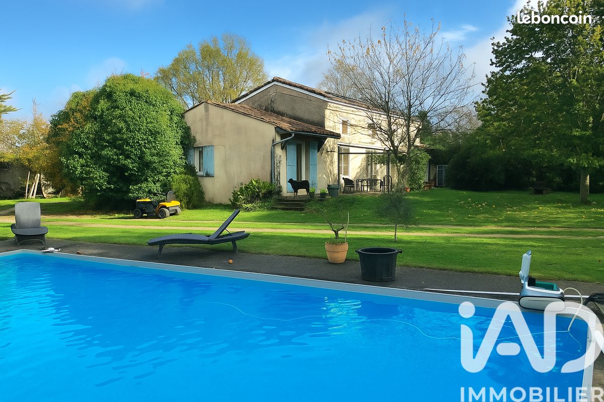 Maison 7 pièces 206 m² · à Saint-Ciers-d'Abzac · 206 m² · 301 000 €