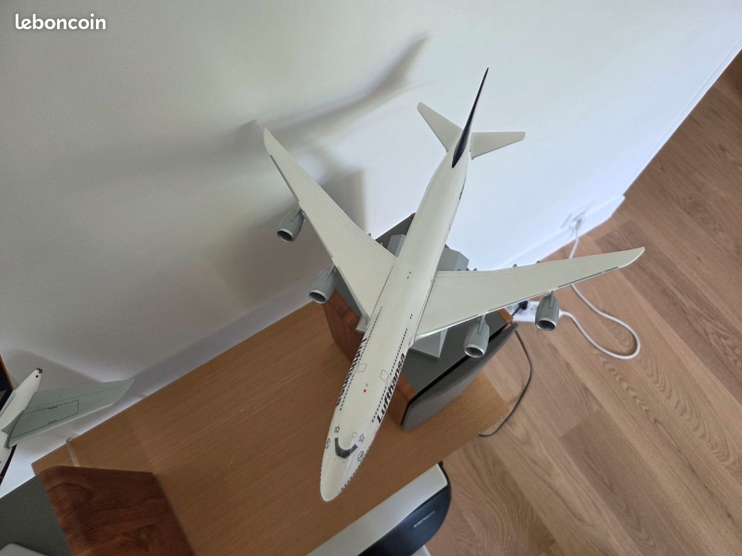 BOEING QATAR AIRWAYS 777-9X, modèle échelle 1:200 NEUF DANS SA BOITE