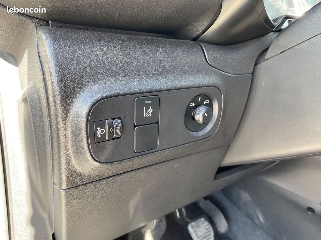 Citroen c3 generation-iii 1.5 bluehdi 100 bvm6 feel entretien complet (image 20)