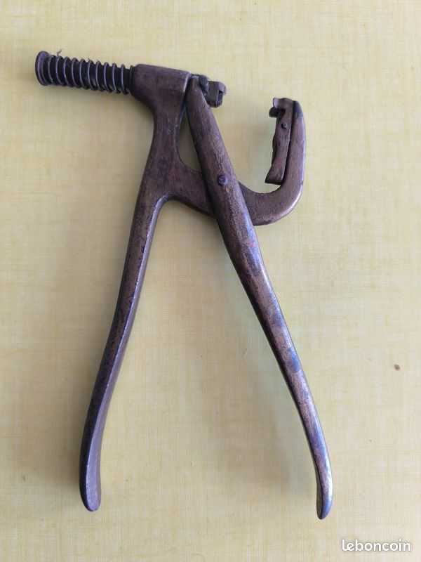 Ancienne pince de cordonnier (image 1)