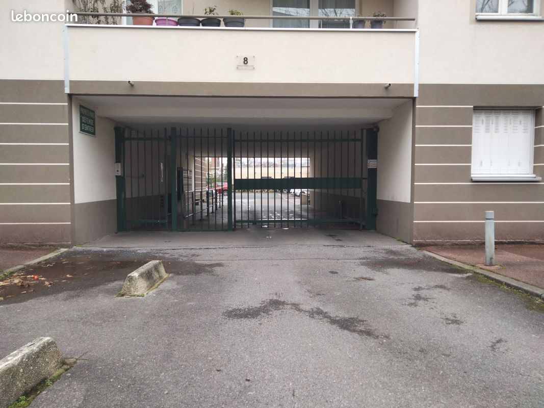 Box à Noisiel 77186 · 15 000 €
