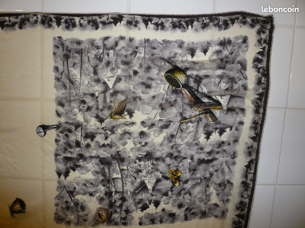 Foulard carré de soie motifs forêt (image 2)