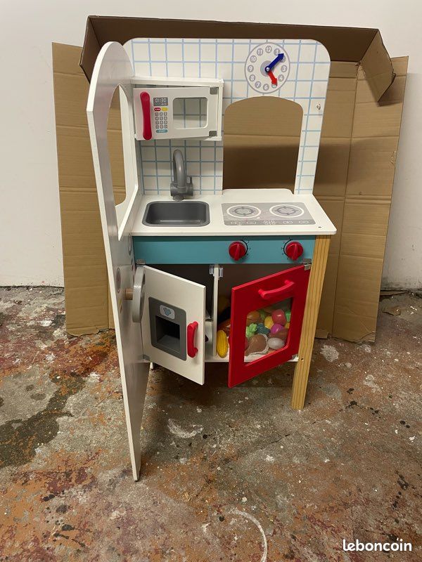 Cuisine enfant très bon état + accessoires (image 1)