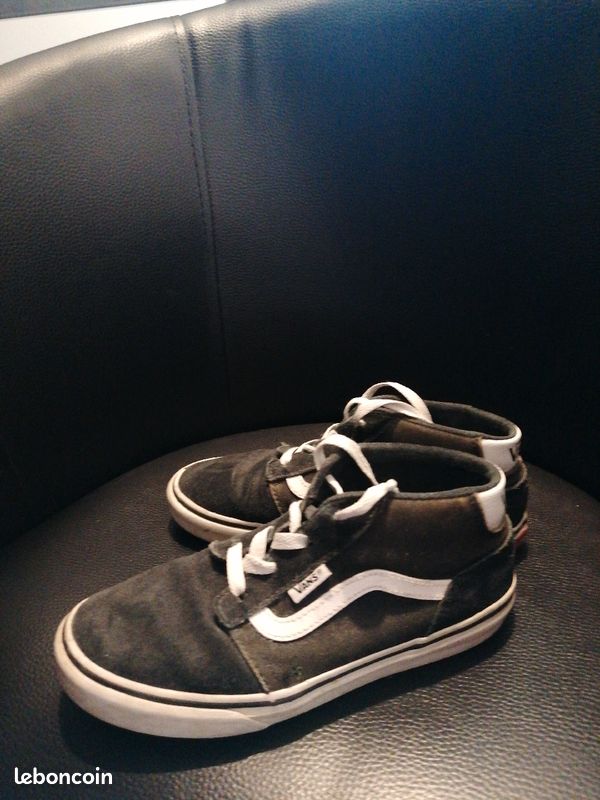 Vans (image 1)