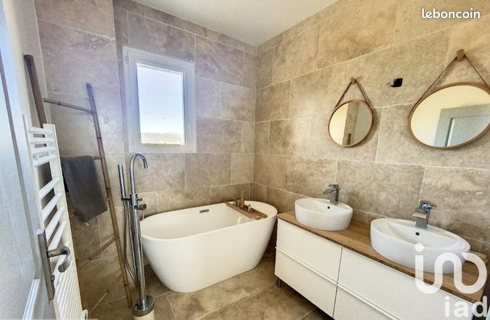 Propriété 5 pièces 130 m²
