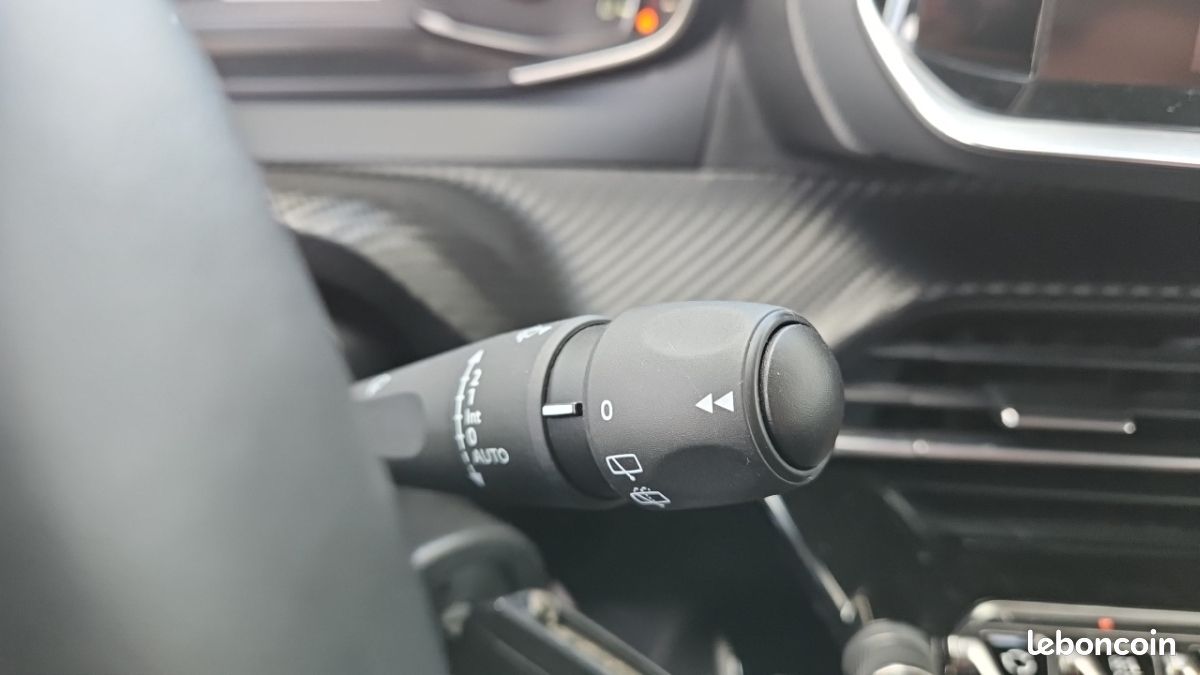 Peugeot 2008 PURETECH 130 SS EAT8 STYLE (image 20)