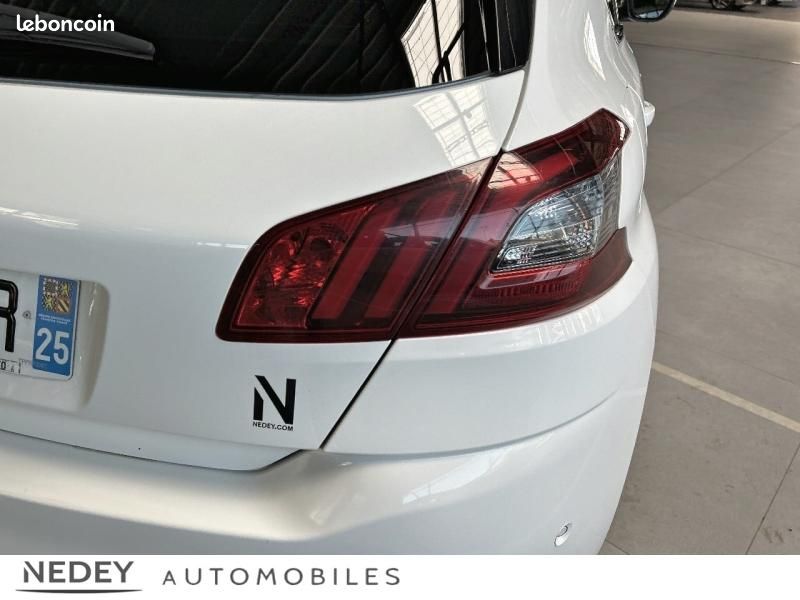 Peugeot 308 1.2 PureTech 130ch S&S Allure EAT6 (image 17)