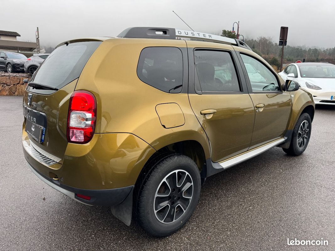 DACIA DUSTER Black Touch TCE 125Ch 4x2 (image 2)