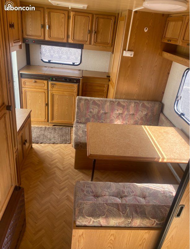 Caravane de 4m70 bon état propreté impeccable intérieur (image 2)