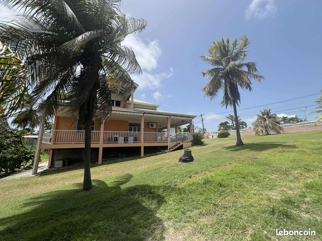 Maison 5 pièces 200 m² · à Saint-François · 200 m² · 330 000 €