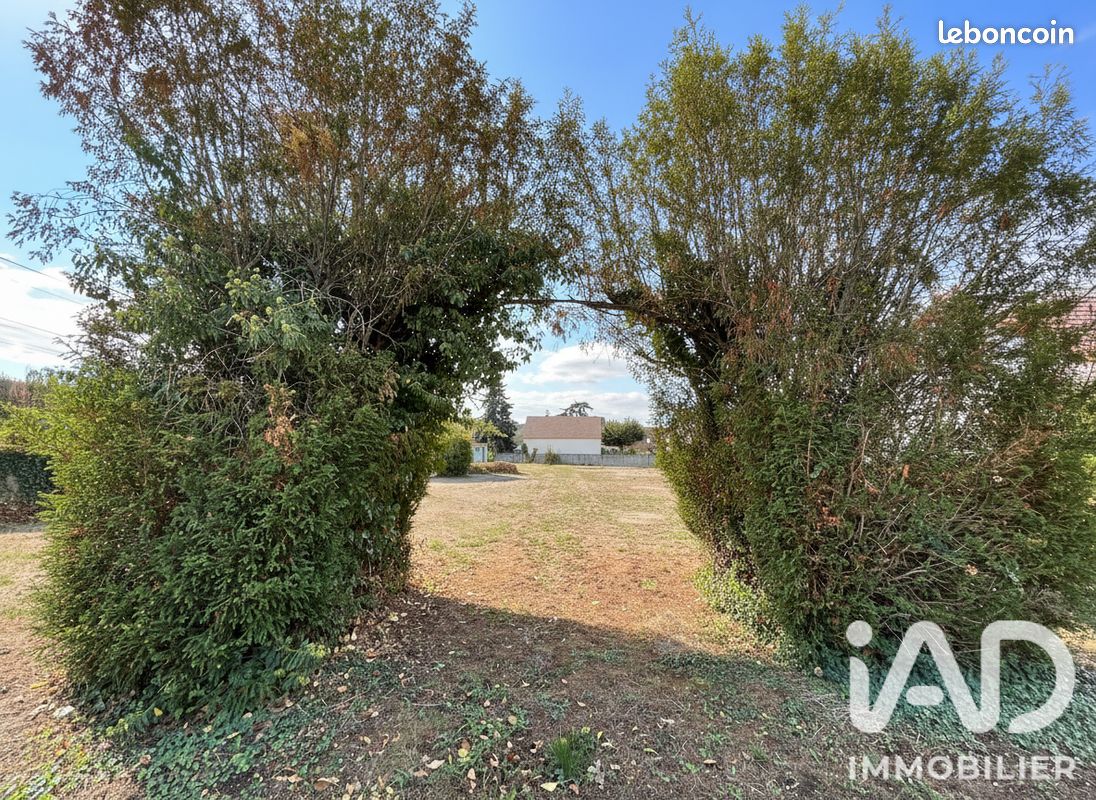 Terrain 1040 m² · à Saint-Amand-Montrond · 1 040 m² · 46 000 €